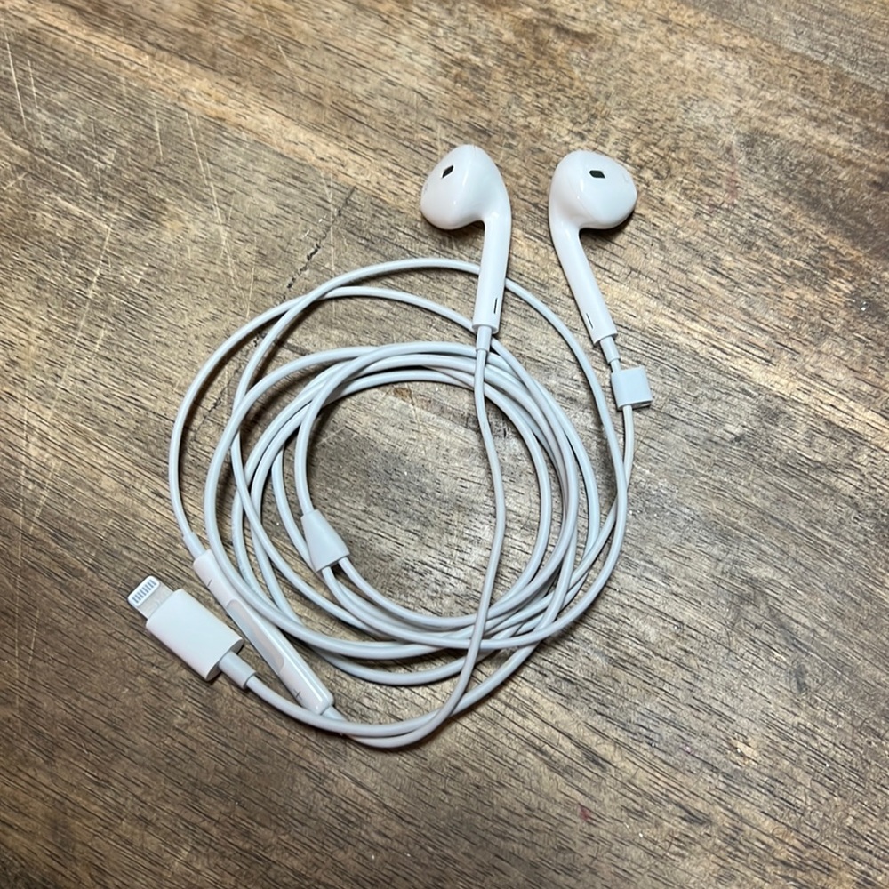 Apple EarPods with Lightning Connector